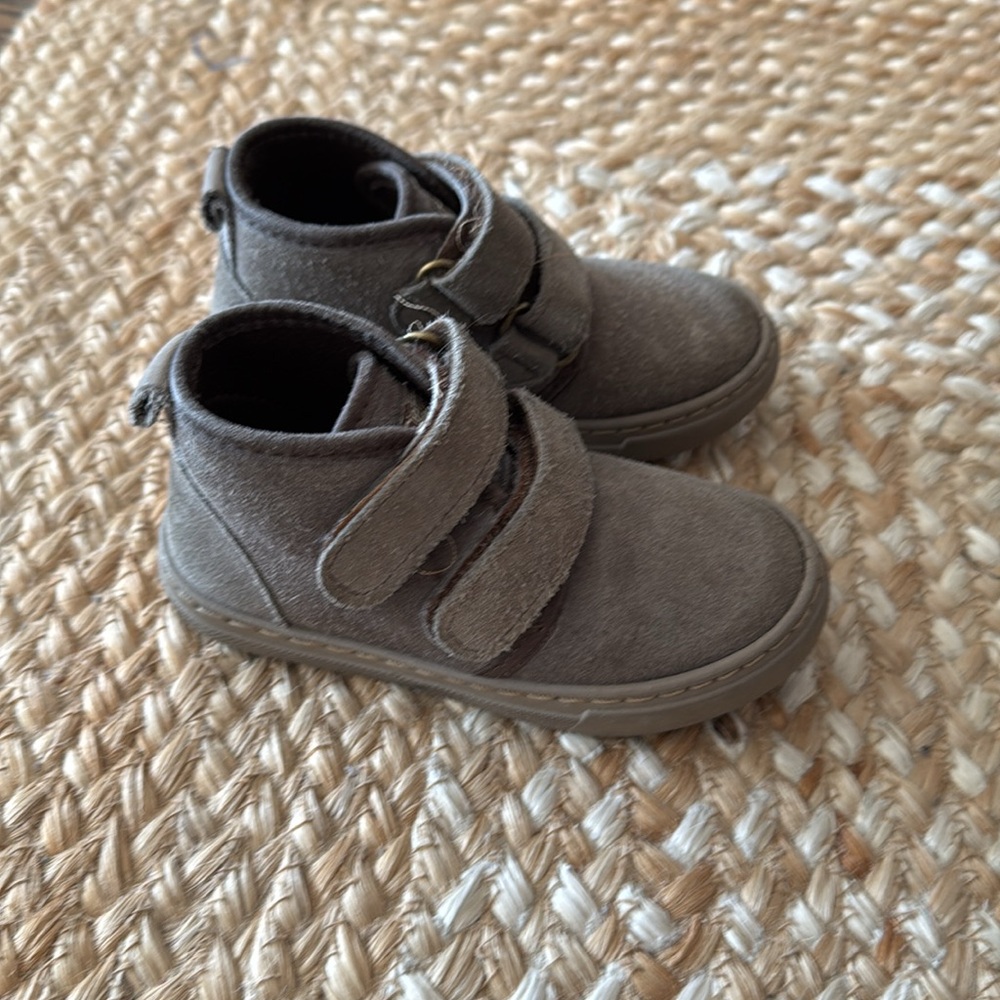 Cienta Zappos Boys Taupe Size 25 EU or Little Kids US 10.5 Boot